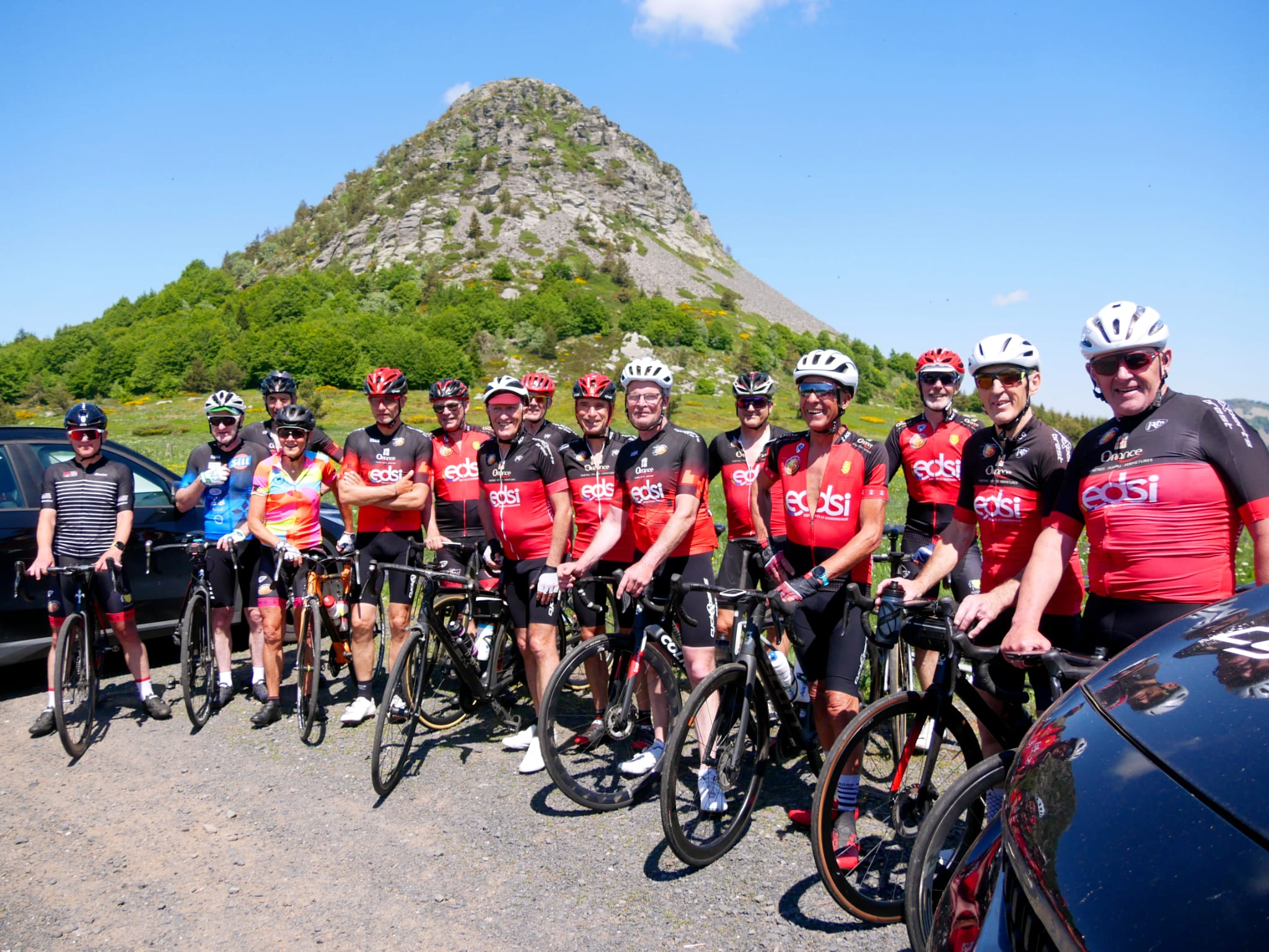 Un des groupes devant le Mont Gerbiers de Jonc ACG-Ardechoise-202621